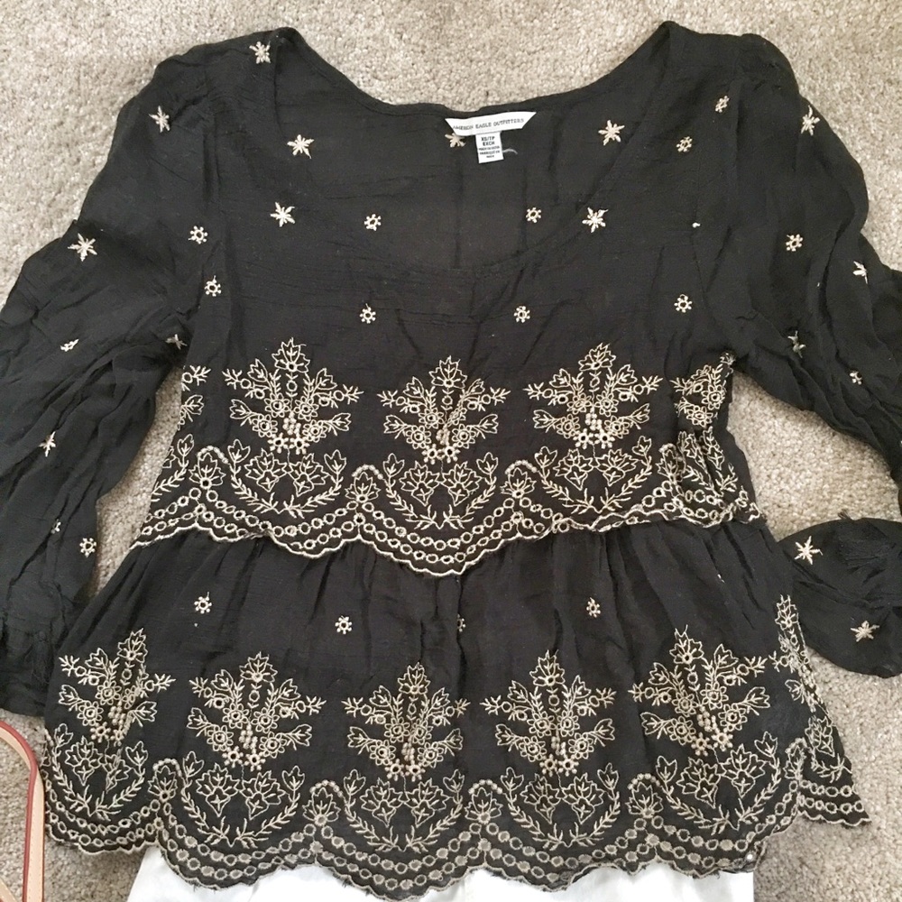 AMERICAN EAGLE OUTFITTERS TIERED PEASANT BLOUSE
